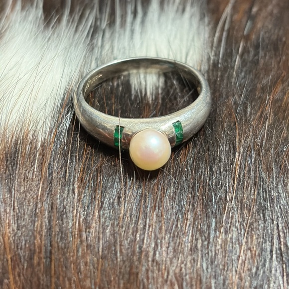 Beautiful Pearl & Green Emerald Sterling Silver Ring size 8 - Picture 3 of 3